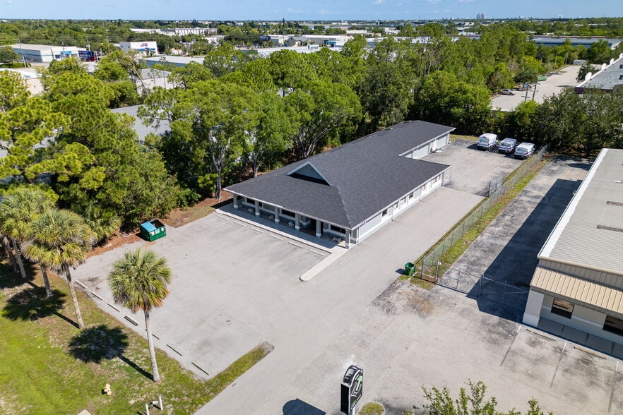 More Photos Of 6241 Arc Way, Fort Myers Office For Sale