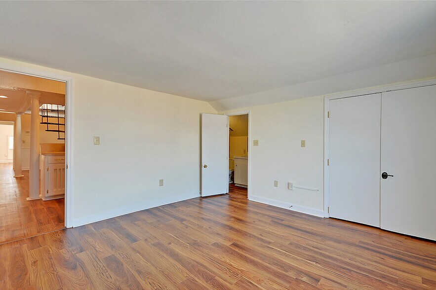 More Photos Of 635 E Bay St, Charleston Office Residential For Lease