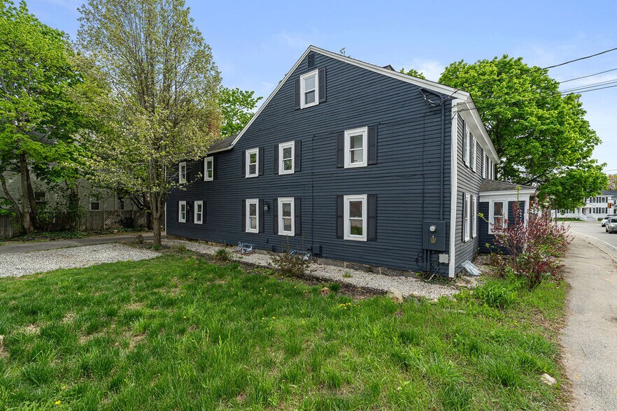 Primary Photo Of 3 Portsmouth Ave, Exeter General Retail For Sale