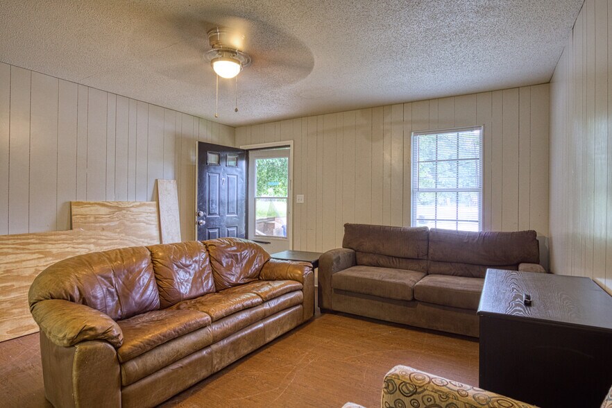 More Photos Of 19612 & 19630 Oak St, Cornelius Apartments For Sale