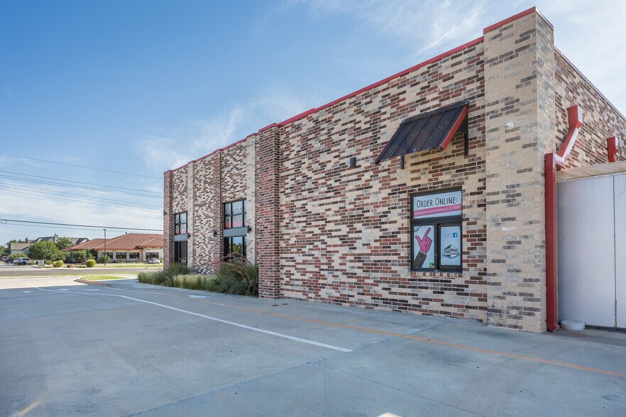 More Photos Of 7609 Hillside Rd, Amarillo Freestanding For Lease