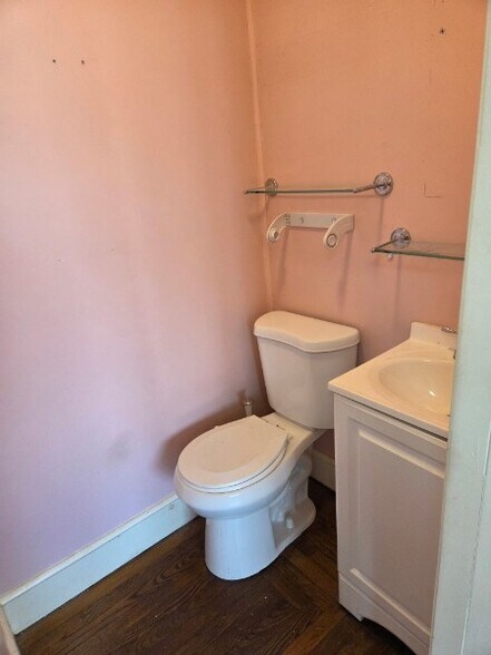 More Photos Of 36-40 Franklin Ave, Pearl River General Retail For Lease