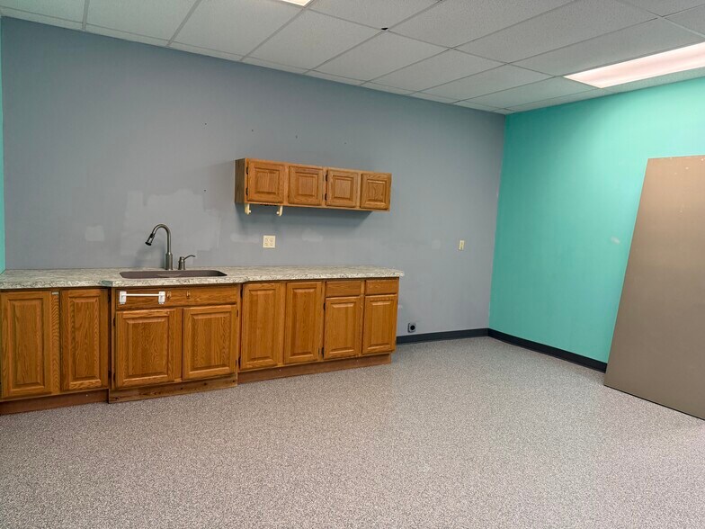 More Photos Of 1009 W Wisconsin Ave, Sparta Unknown For Lease