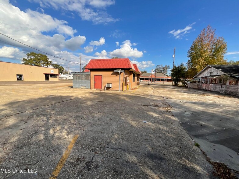 More Photos Of 515 S High School Ave, Columbia Restaurant For Sale