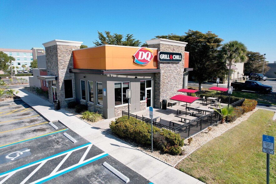 Primary Photo Of 3251 Colonial Blvd, Fort Myers Fast Food For Sale