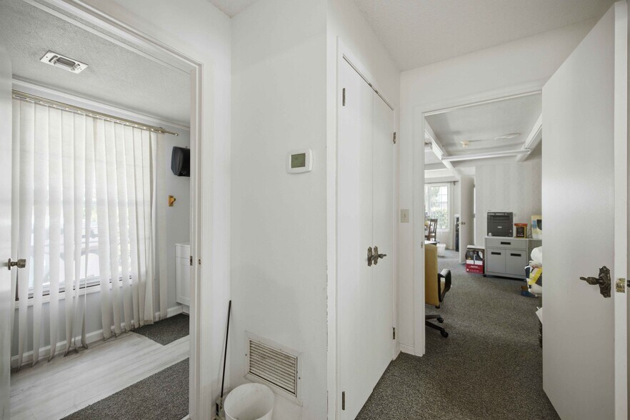 More Photos Of 1112 NE 36th Ave, Ocala Office For Sale