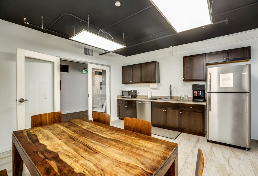 More Photos Of 650 E Tahquitz Canyon Way, Palm Springs Office For Lease