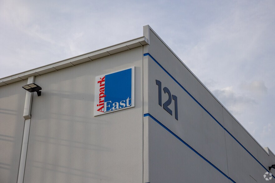 More Photos Of 121 Airpark Ctr E, Nashville Unknown For Lease