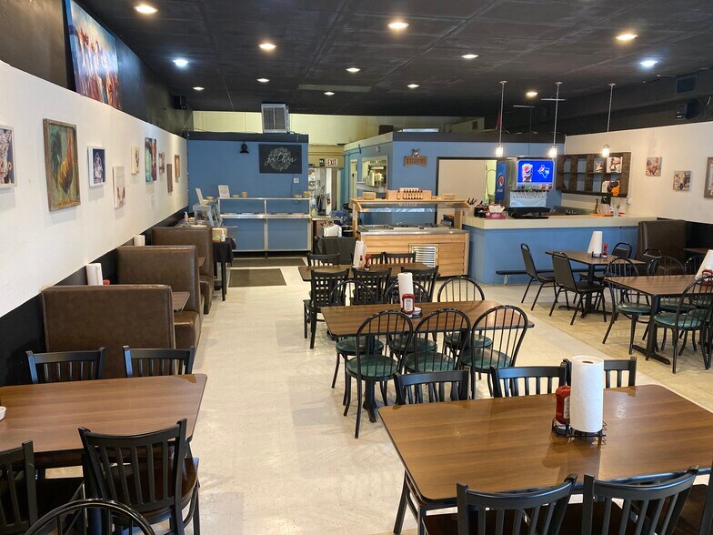 More Photos Of 121 S Henderson St, Rusk Restaurant For Sale