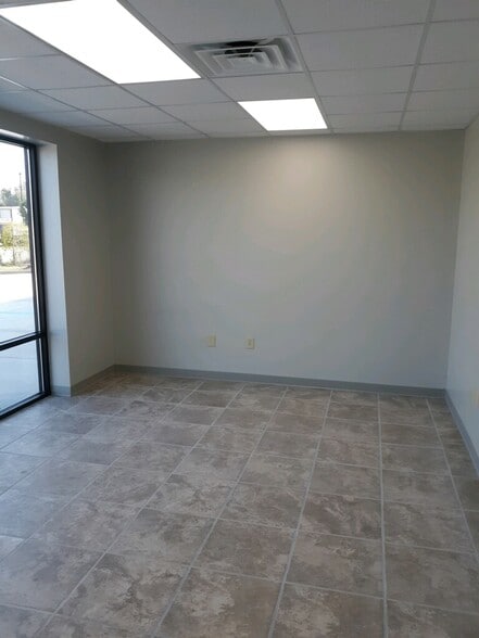 More Photos Of 110 Spacegate Dr NW, Huntsville Industrial For Lease