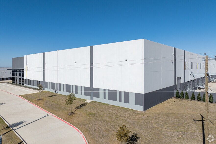 More Photos Of 3101 NW Centre Drive, Fort Worth Unknown For Lease