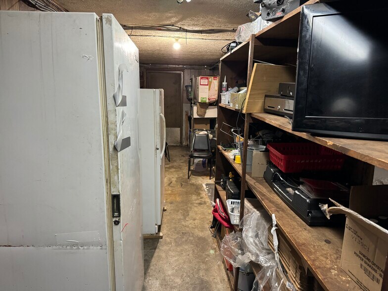 More Photos Of 3080 W State St, Bristol Bar For Sale