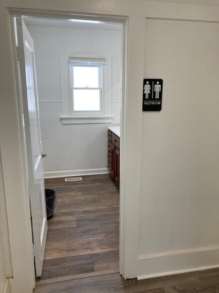 More Photos Of 736 N Washington St, Naperville Loft Creative Space For Lease