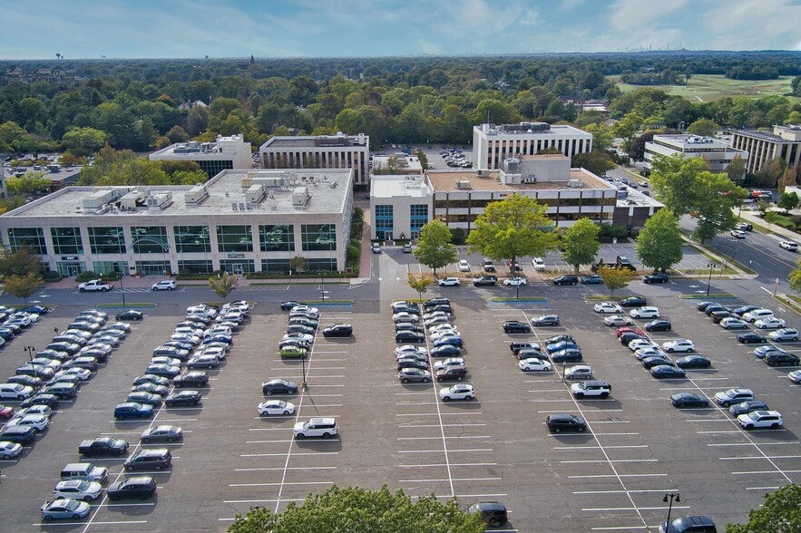 More Photos Of 1051 Franklin Ave, Garden City Office For Sale