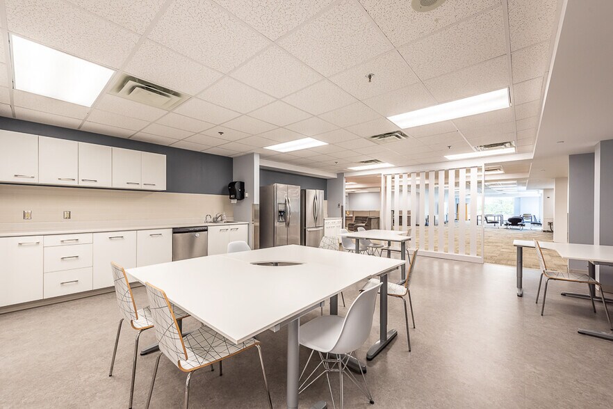 More Photos Of 2737 Joseph Howe Dr, Halifax Office For Lease