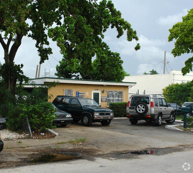Primary Photo Of 5604 Dawson St, Hollywood Auto Dealership For Lease