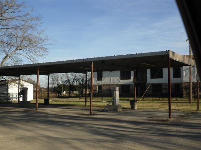 More Photos Of 1010 NE 4th St, Hubbard Carwash For Lease