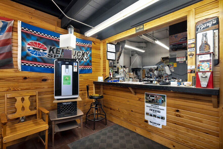 More Photos Of 7315 Vine St, Cincinnati Auto Repair For Sale