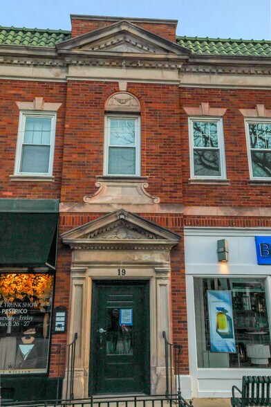 More Photos Of 11-21 E 1st St, Hinsdale Storefront Retail Office For Lease