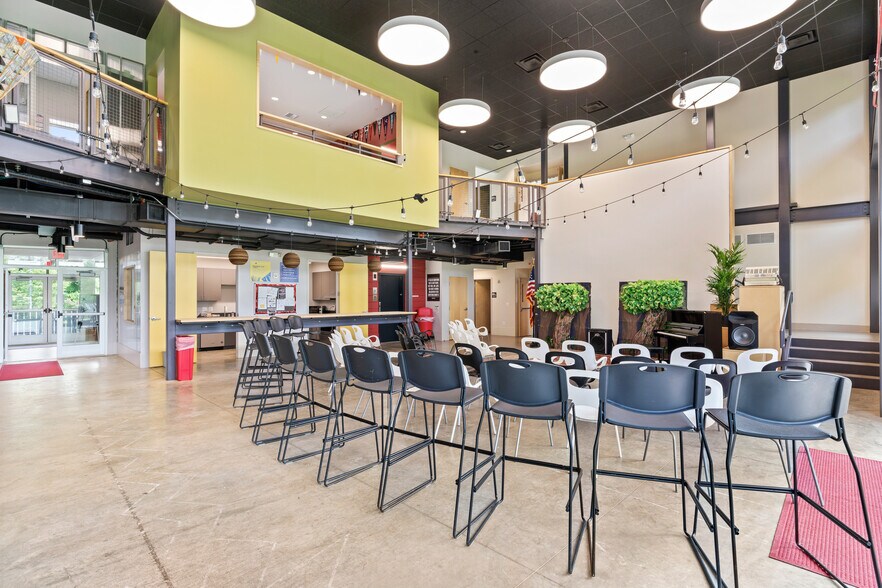 More Photos Of 20577 Ashburn Rd, Ashburn Schools For Lease