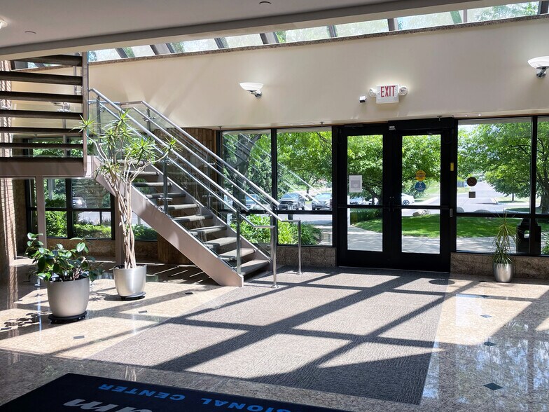 More Photos Of 5555 Gull Rd, Kalamazoo Medical For Lease