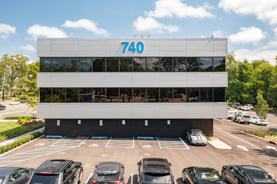 Primary Photo Of 740 Veterans Memorial Hwy, Hauppauge Medical For Lease