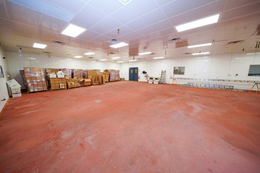 More Photos Of 248 Northport Ave, Belfast Manufacturing For Sale