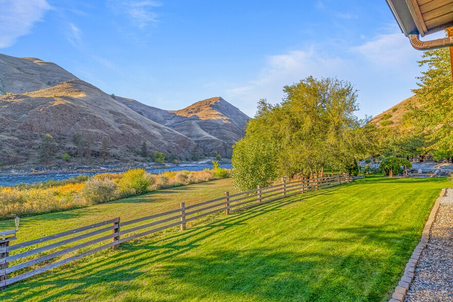 More Photos Of 13706 US 95, White Bird Trailer Camper Park For Sale