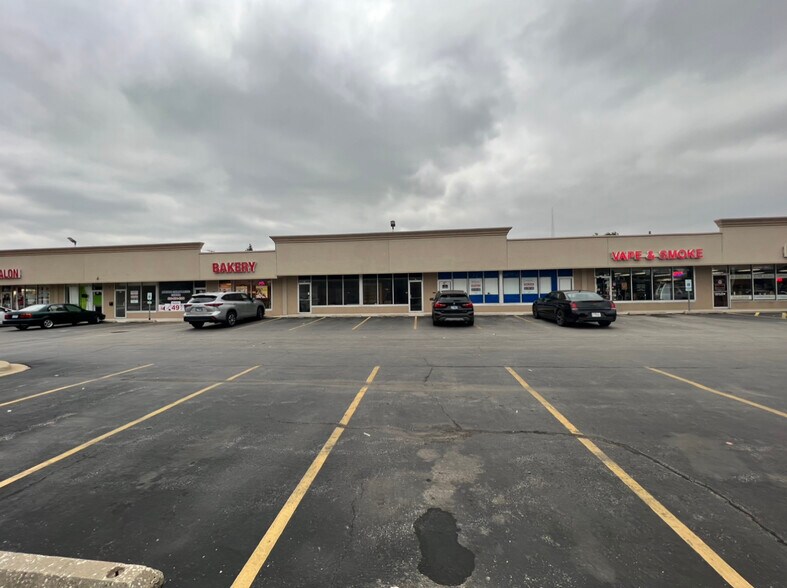 More Photos Of 35-101 E Fullerton Ave, Addison Unknown For Sale