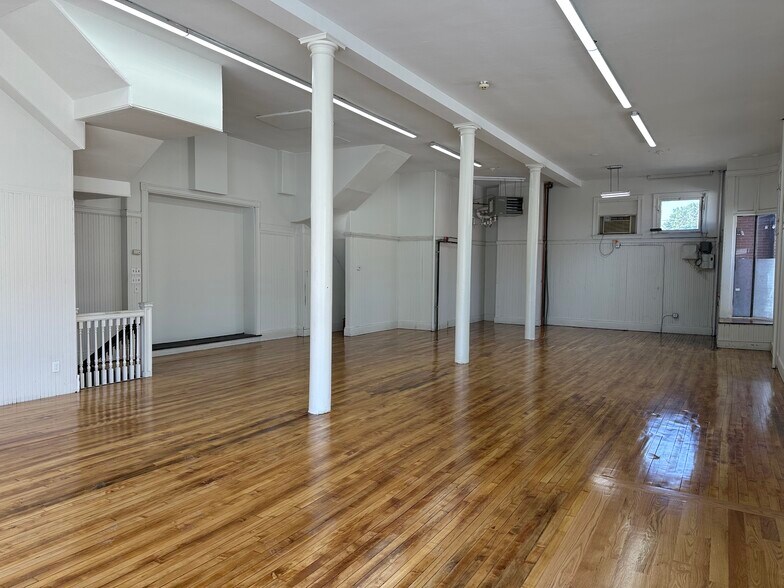 More Photos Of 443-455 Moody St, Waltham Storefront Retail Residential For Lease