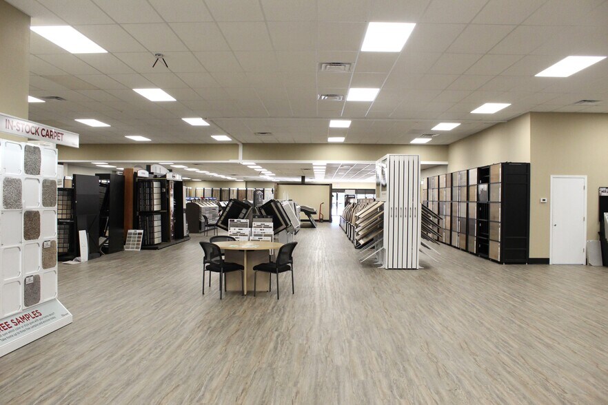 More Photos Of 802 Sanders Ave, Springdale General Retail For Lease