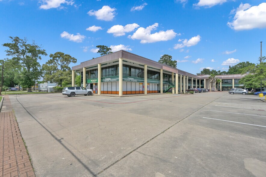 More Photos Of 1712 N Frazier St, Conroe General Retail For Sale