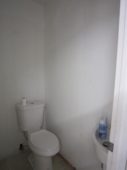 More Photos Of 11 Quassaick Ave, New Windsor Township Storefront For Sale