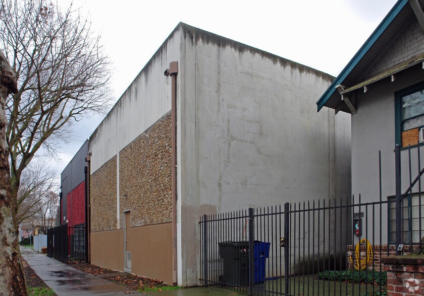 More Photos Of 2416 X St, Sacramento Warehouse For Lease