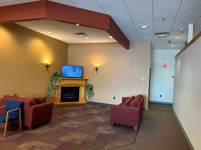 More Photos Of 1655 N Grandview Ln, Bismarck Office For Lease