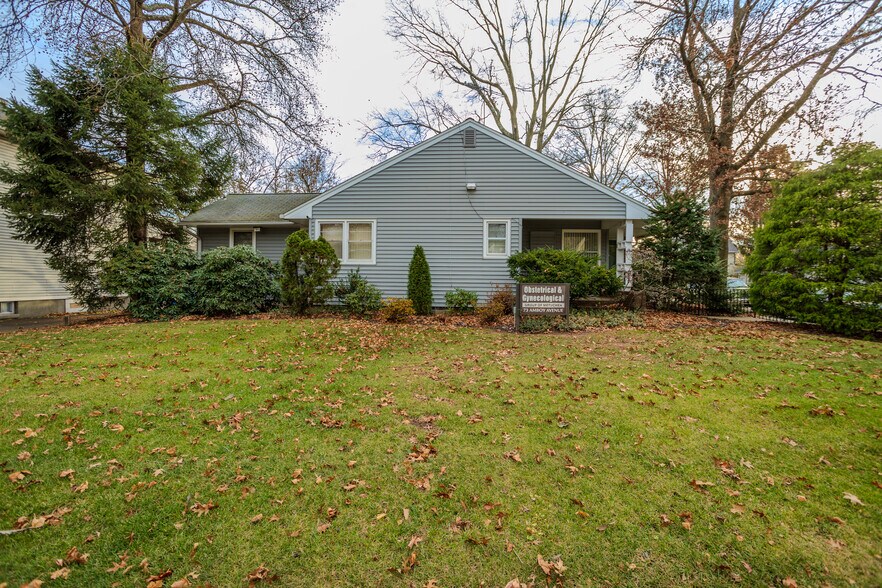 More Photos Of 73 Amboy Ave, Metuchen Medical For Sale