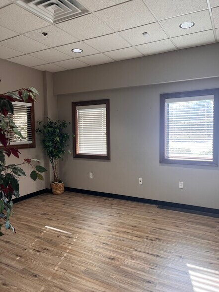 More Photos Of 227-229 Arnold Mill Rd, Woodstock Unknown For Lease