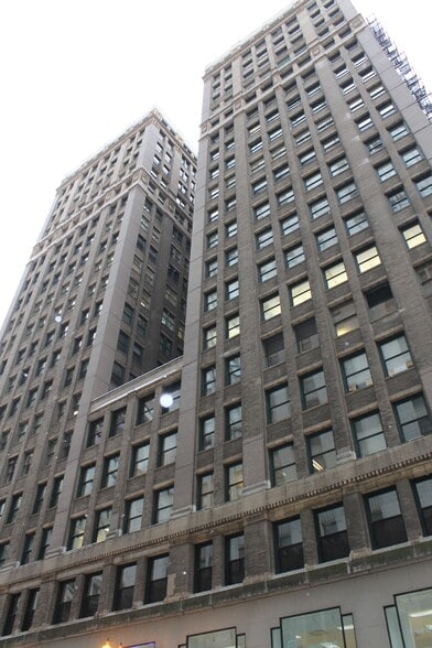 More Photos Of 111 N Wabash Ave, Chicago Office For Sale