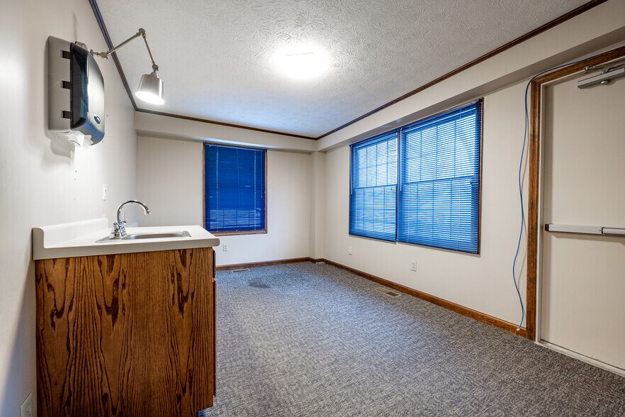 More Photos Of 814 E Washington St, Greencastle Medical For Sale