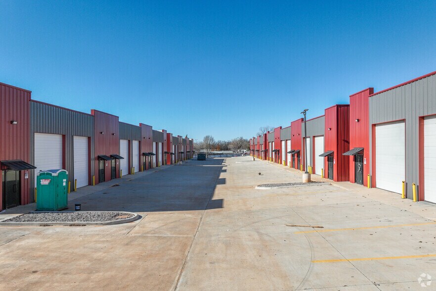 More Photos Of 705 Meridian Ave, Oklahoma City Distribution For Lease