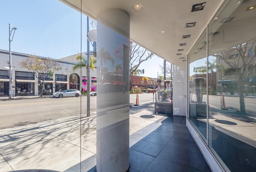 More Photos Of 351-355 N Canon Dr, Beverly Hills Storefront Retail Office For Lease