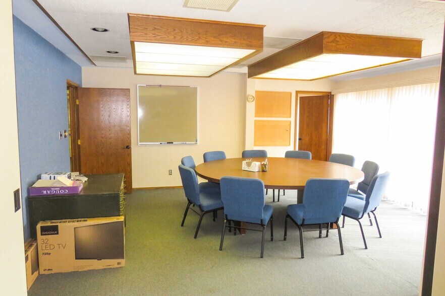 More Photos Of 1245 S Fabrique Dr, Wichita Flex For Sale