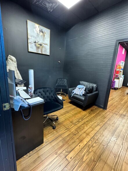 More Photos Of 1033 Smith St, Milton Apartments For Lease