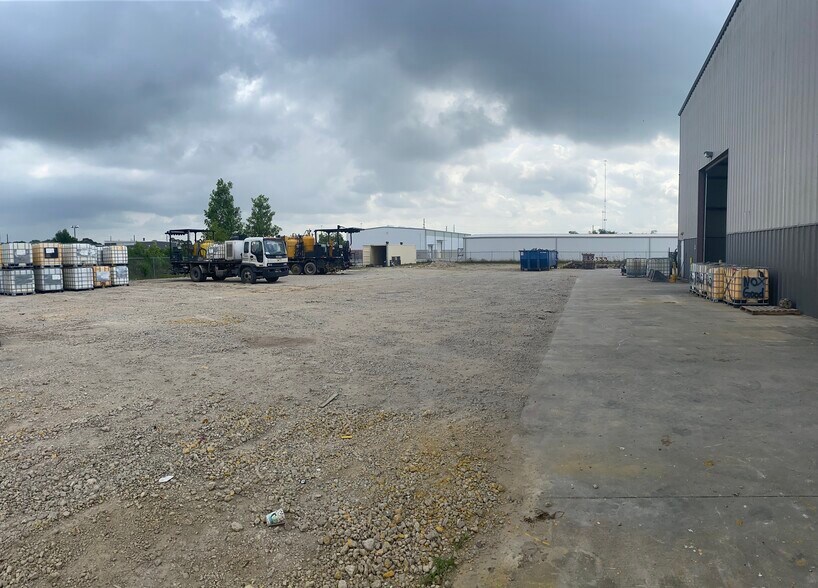 More Photos Of 105 Riley Rd, Houston Warehouse For Lease