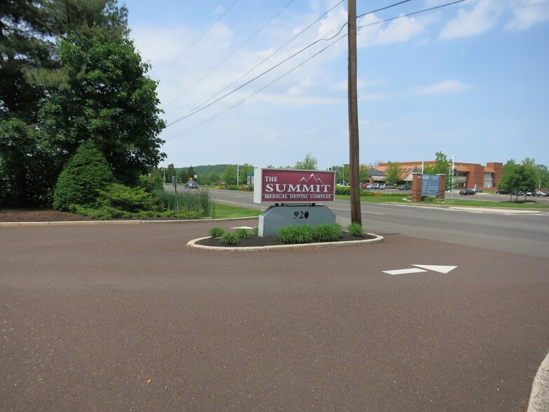 More Photos Of 920 Lawn Ave, Sellersville Medical For Sale