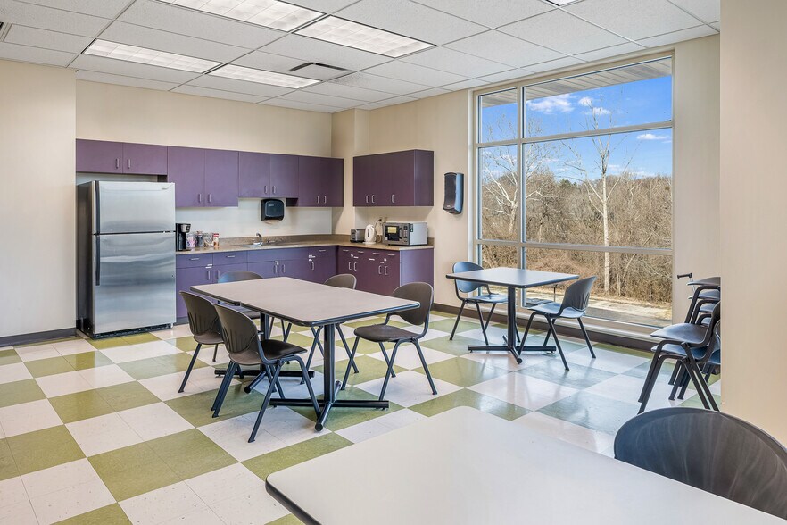 More Photos Of 2115 Lexington Rd, Louisville Office For Sale