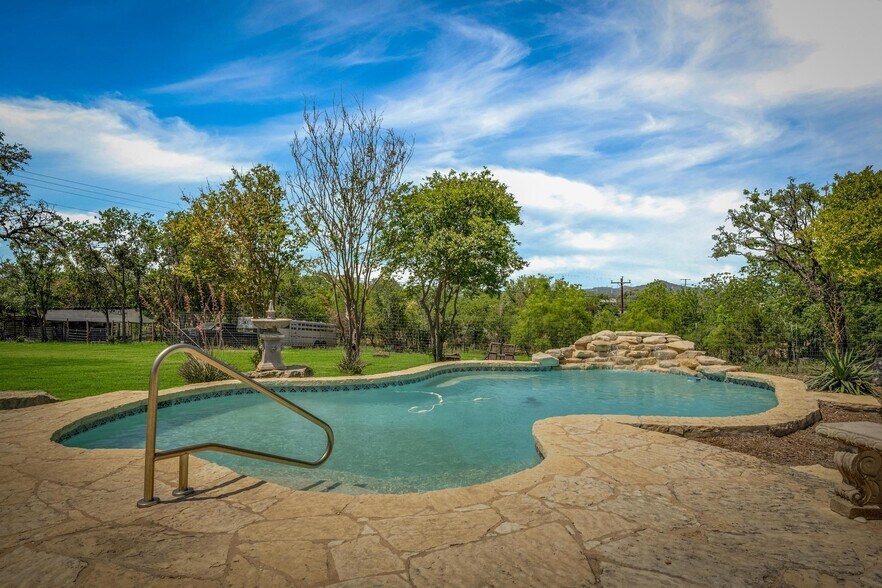 More Photos Of 6 US Highway 87, Comfort Office For Sale