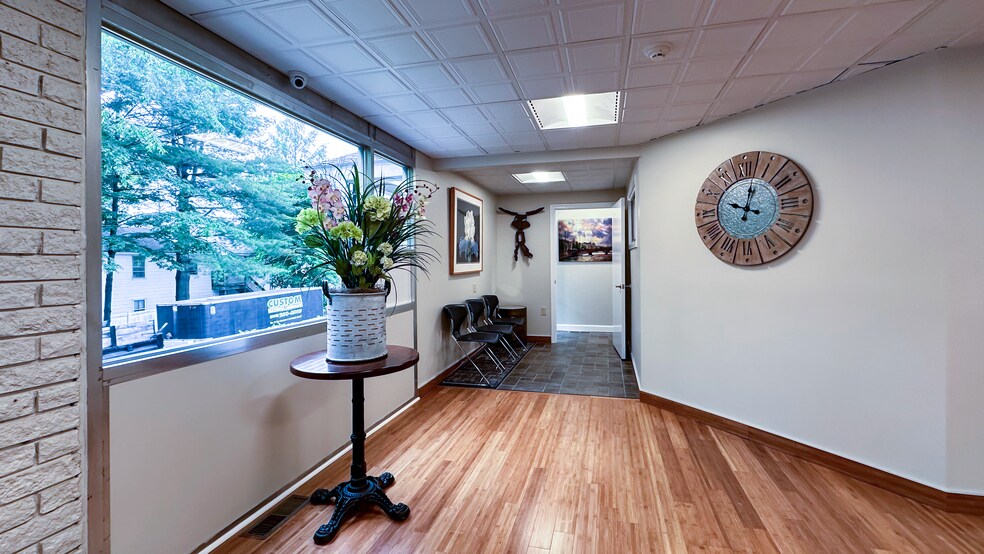 More Photos Of 291 Queen St, Bristol Medical For Lease