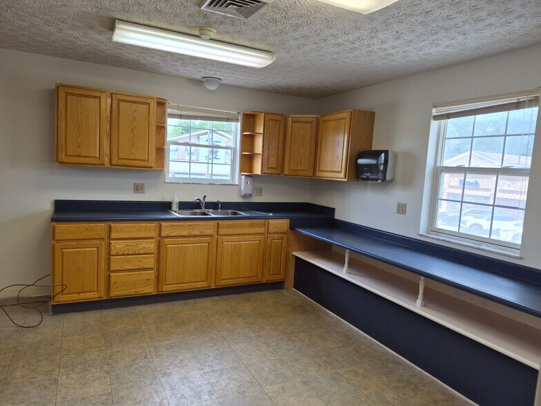 More Photos Of 4 Chateau Grove Ln, Barboursville Medical For Sale
