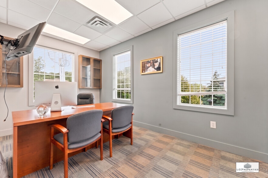 More Photos Of 920 E County Line Rd, Lakewood Office For Lease